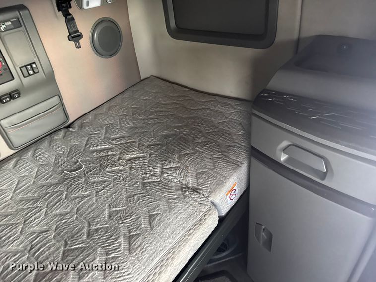 image for item EU6111 2021 Volvo VNL semi truck