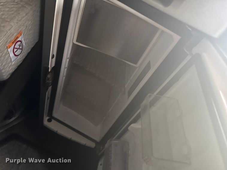 image for item EU6111 2021 Volvo VNL semi truck