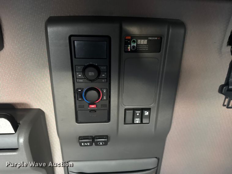 image for item EU6111 2021 Volvo VNL semi truck