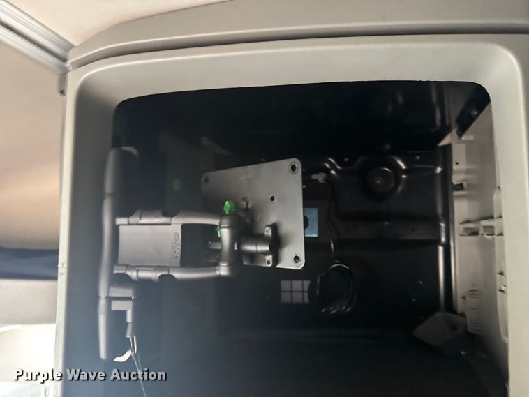 image for item EU6111 2021 Volvo VNL semi truck