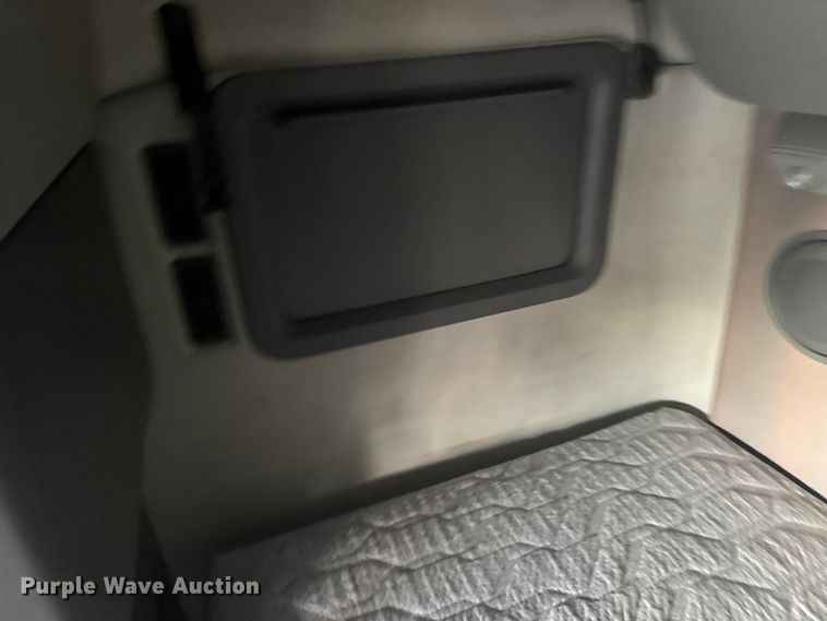 image for item EU6111 2021 Volvo VNL semi truck