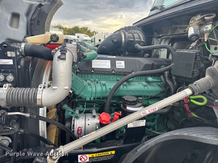 image for item EU6111 2021 Volvo VNL semi truck