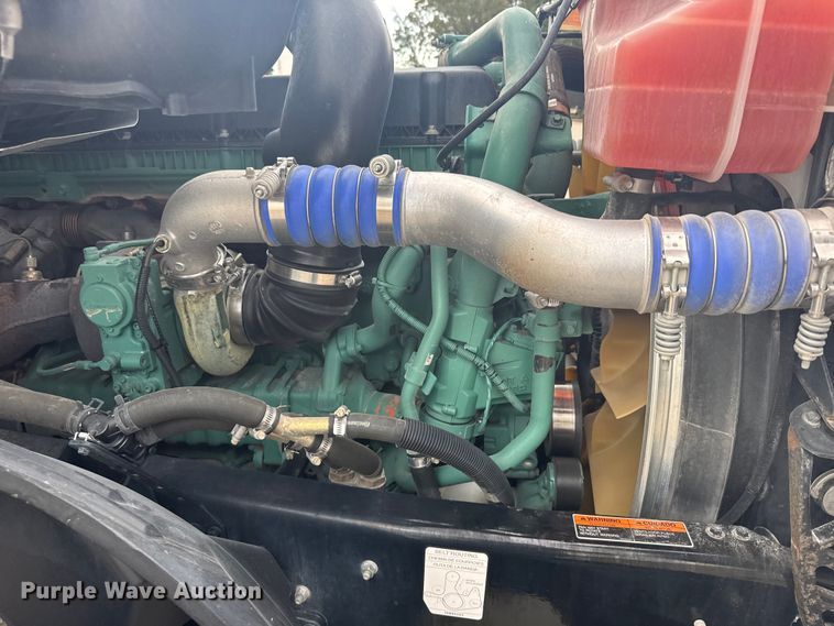 image for item EU6111 2021 Volvo VNL semi truck