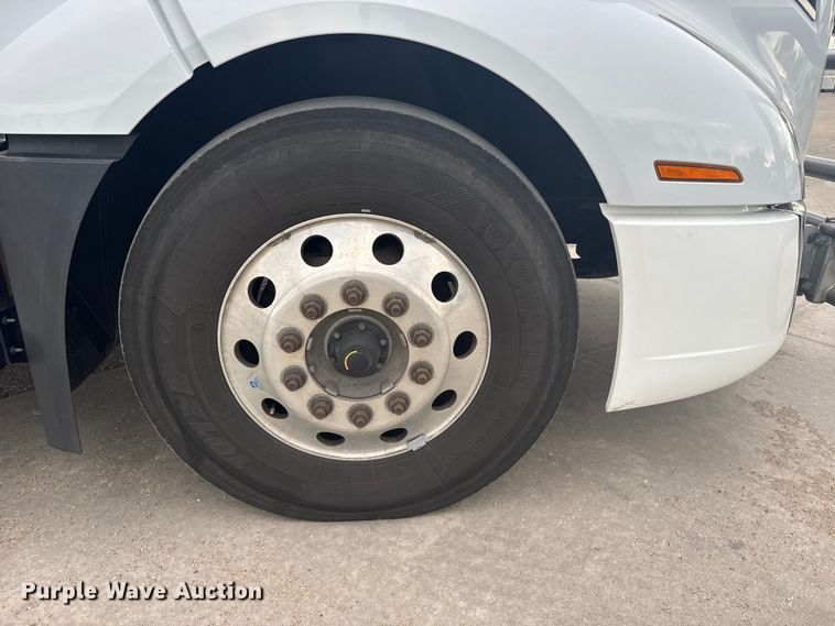 image for item EU6111 2021 Volvo VNL semi truck