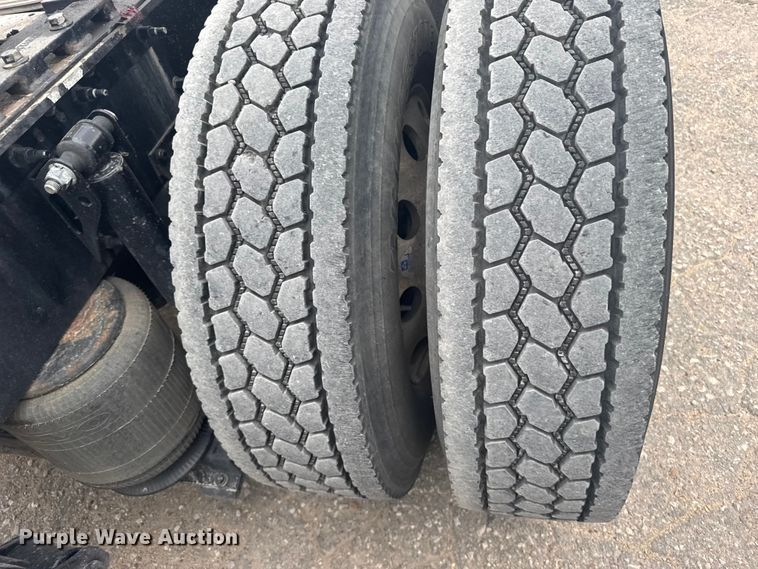 image for item EU6111 2021 Volvo VNL semi truck