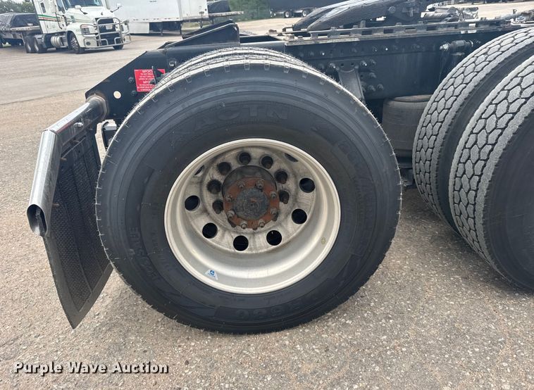 image for item EU6111 2021 Volvo VNL semi truck