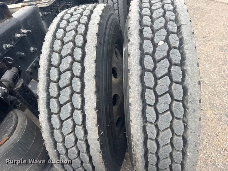 image for item EU6111 2021 Volvo VNL semi truck