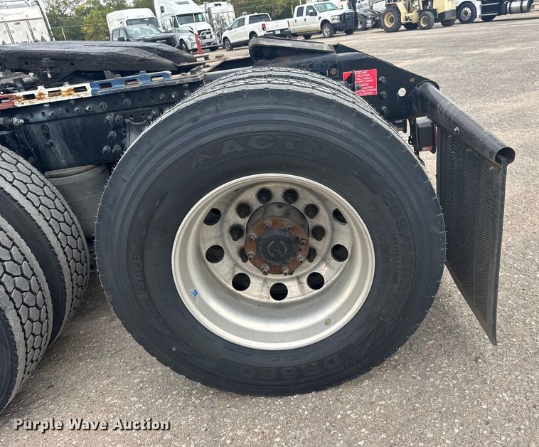 image for item EU6111 2021 Volvo VNL semi truck