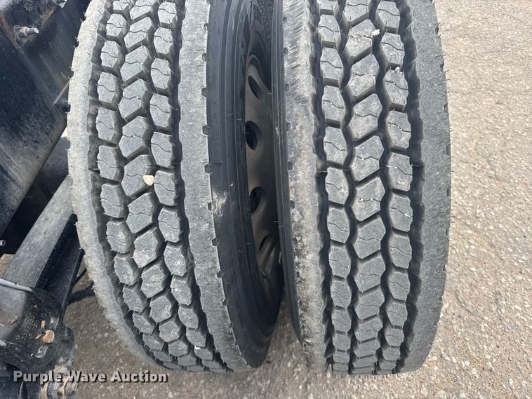 image for item EU6111 2021 Volvo VNL semi truck