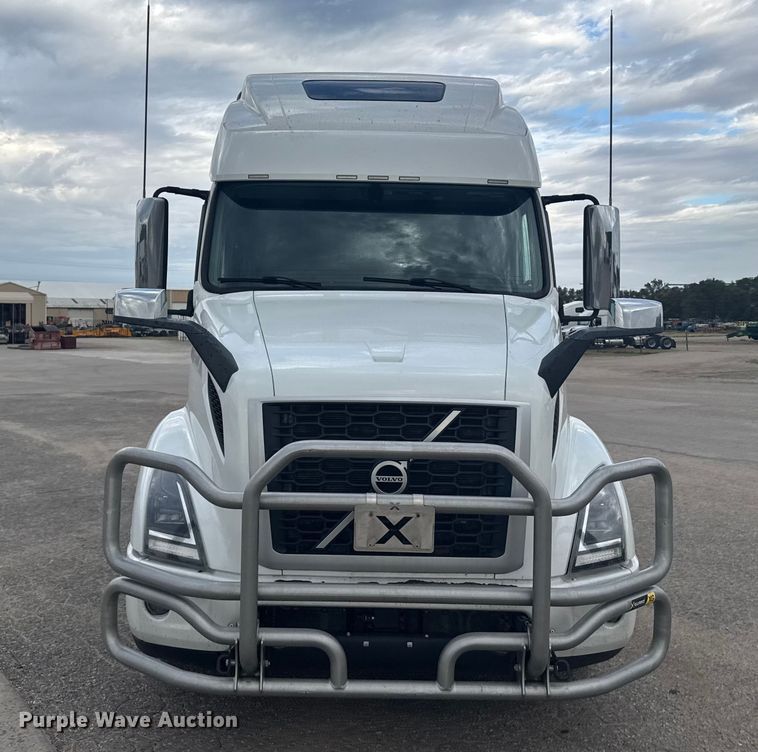 image for item EU6112 2022 Volvo VNR semi truck