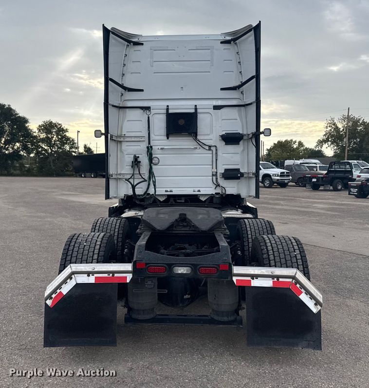 image for item EU6112 2022 Volvo VNR semi truck