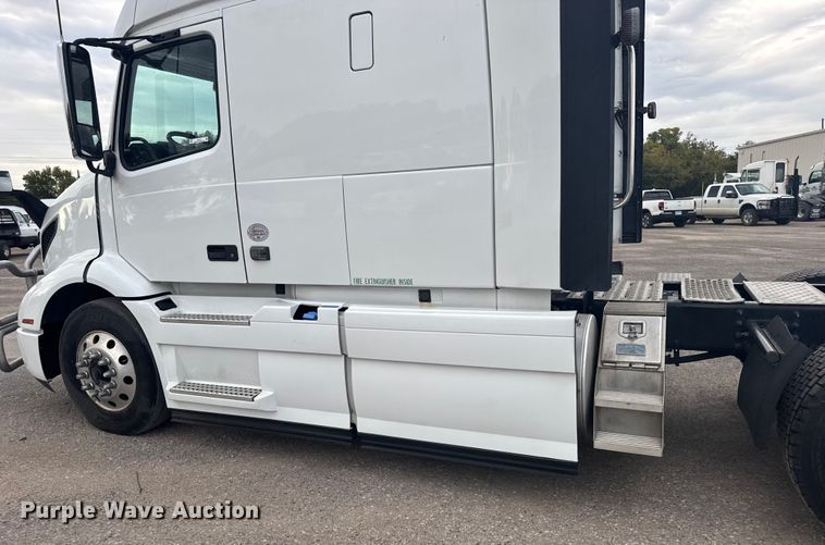 image for item EU6112 2022 Volvo VNR semi truck