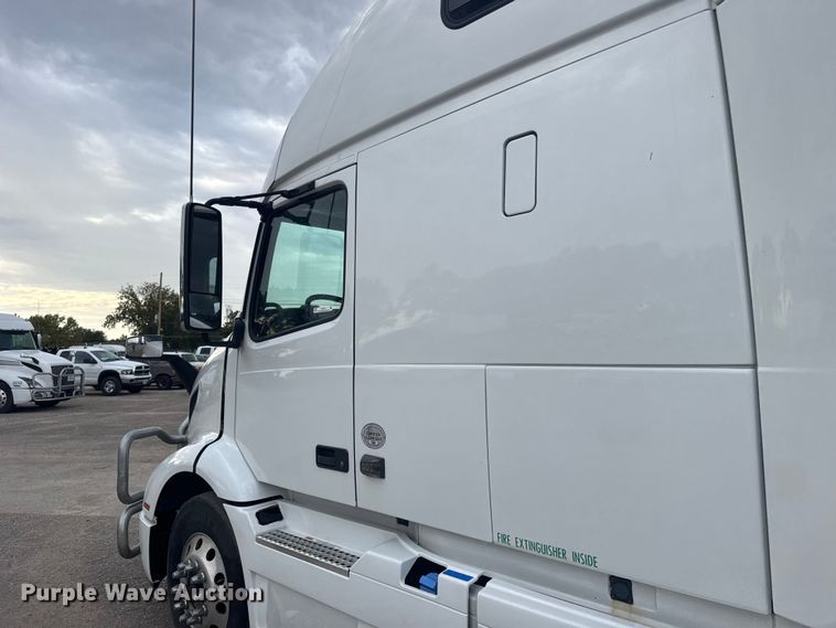 image for item EU6112 2022 Volvo VNR semi truck