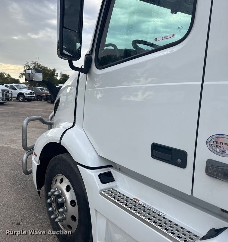 image for item EU6112 2022 Volvo VNR semi truck