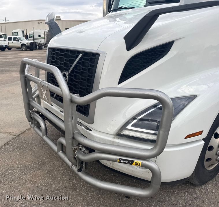 image for item EU6112 2022 Volvo VNR semi truck