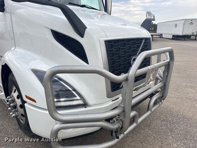 image for item EU6112 2022 Volvo VNR semi truck