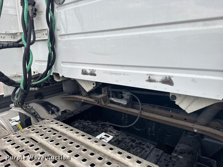 image for item EU6112 2022 Volvo VNR semi truck