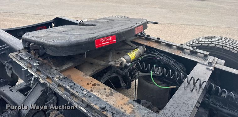 image for item EU6112 2022 Volvo VNR semi truck