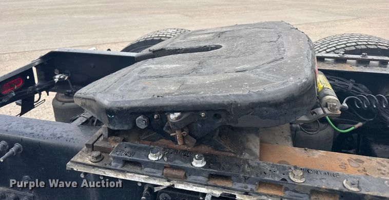 image for item EU6112 2022 Volvo VNR semi truck