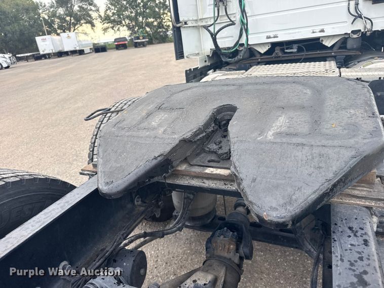 image for item EU6112 2022 Volvo VNR semi truck