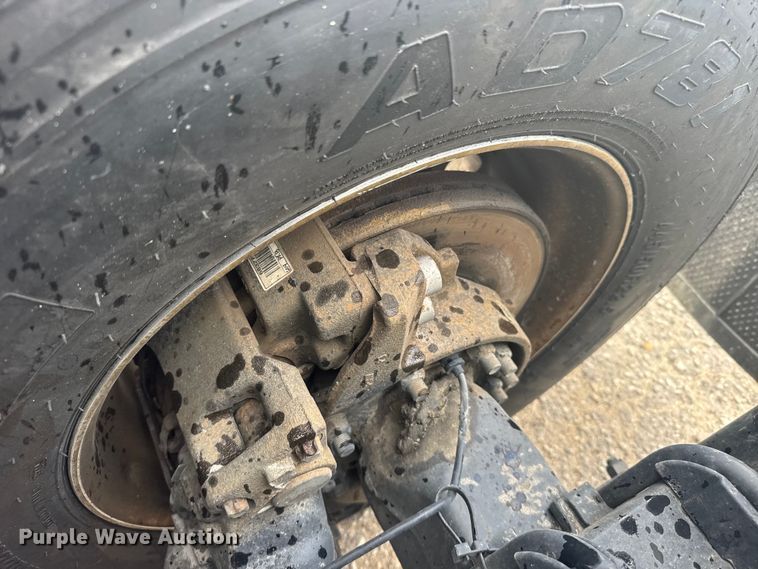 image for item EU6112 2022 Volvo VNR semi truck