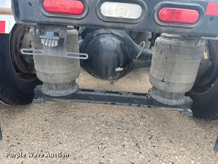 image for item EU6112 2022 Volvo VNR semi truck