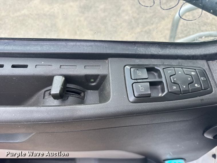 image for item EU6112 2022 Volvo VNR semi truck