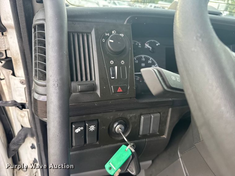 image for item EU6112 2022 Volvo VNR semi truck