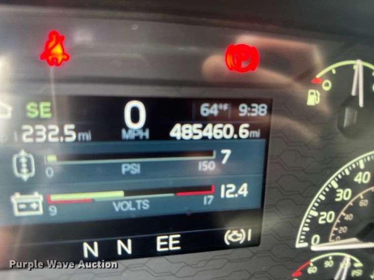 image for item EU6112 2022 Volvo VNR semi truck