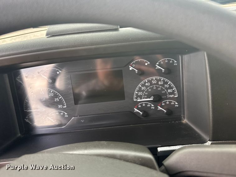 image for item EU6112 2022 Volvo VNR semi truck