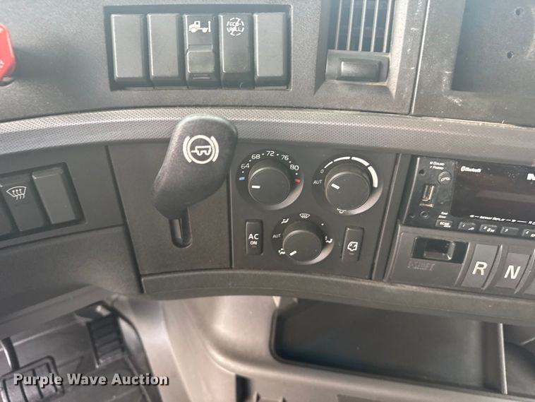 image for item EU6112 2022 Volvo VNR semi truck
