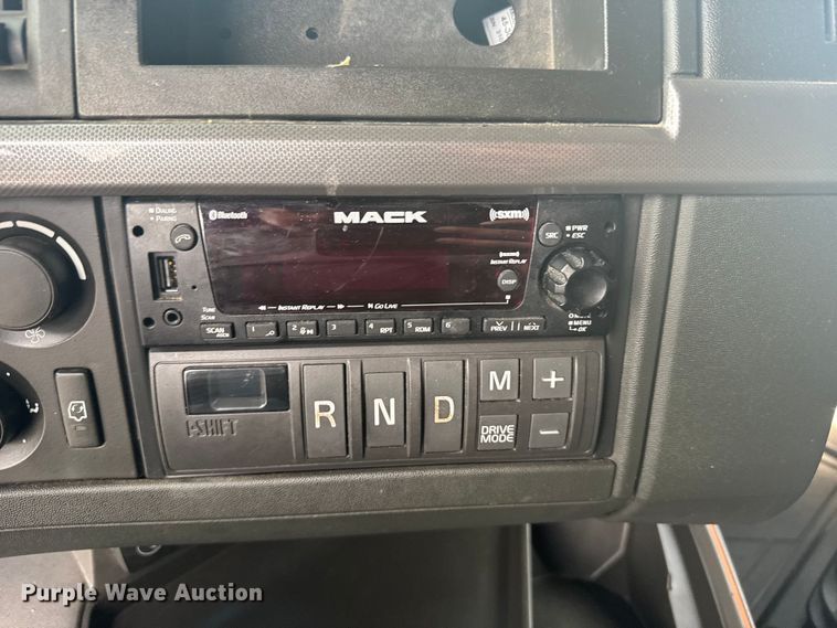 image for item EU6112 2022 Volvo VNR semi truck