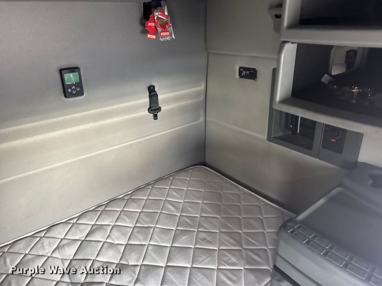 image for item EU6112 2022 Volvo VNR semi truck