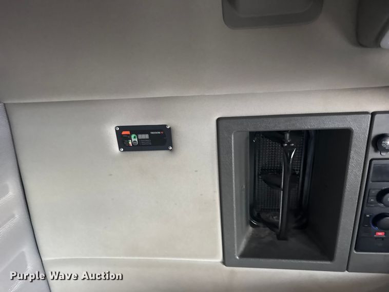 image for item EU6112 2022 Volvo VNR semi truck