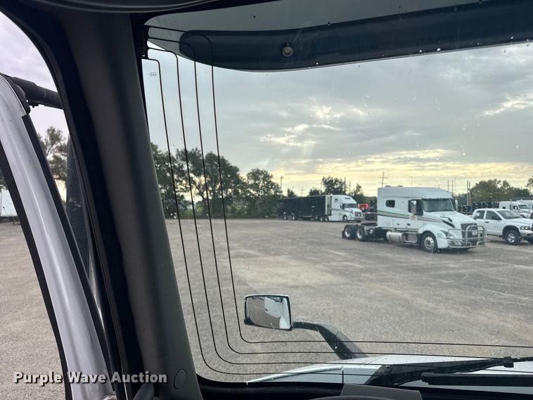 image for item EU6112 2022 Volvo VNR semi truck