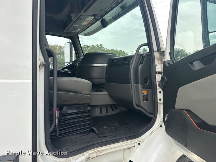 image for item EU6112 2022 Volvo VNR semi truck