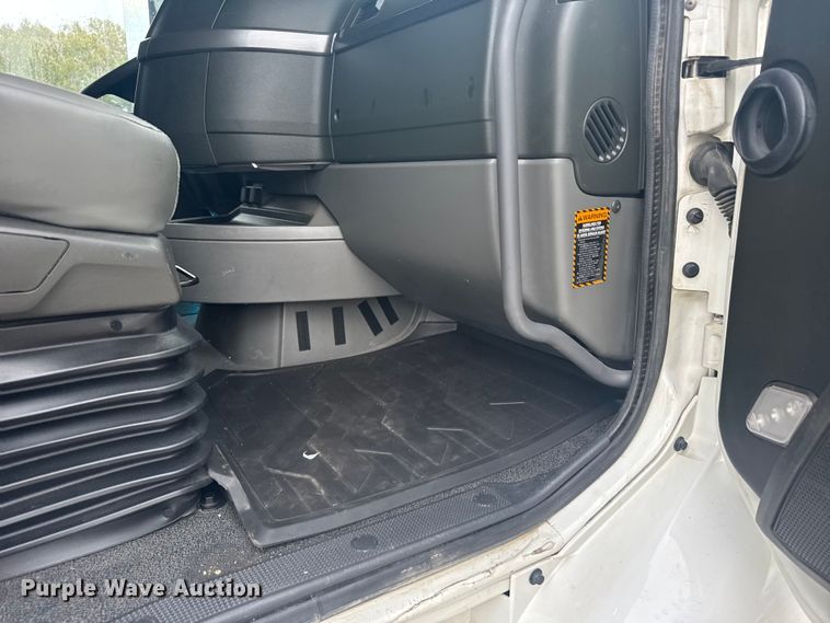 image for item EU6112 2022 Volvo VNR semi truck