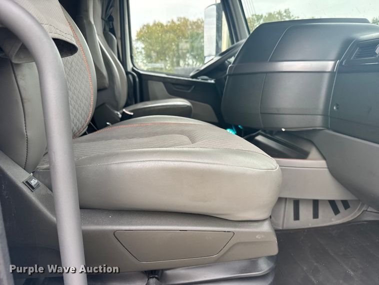 image for item EU6112 2022 Volvo VNR semi truck