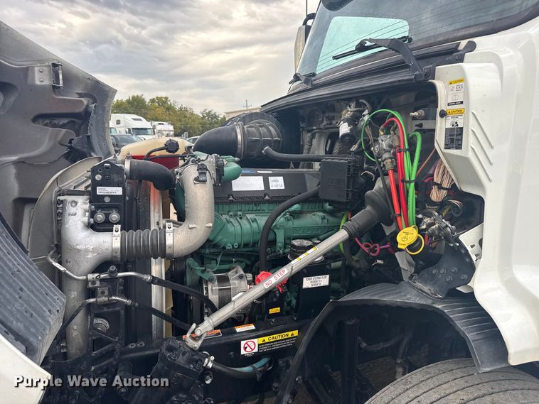 image for item EU6112 2022 Volvo VNR semi truck