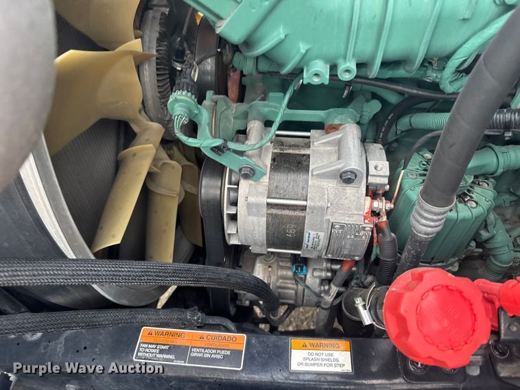 image for item EU6112 2022 Volvo VNR semi truck