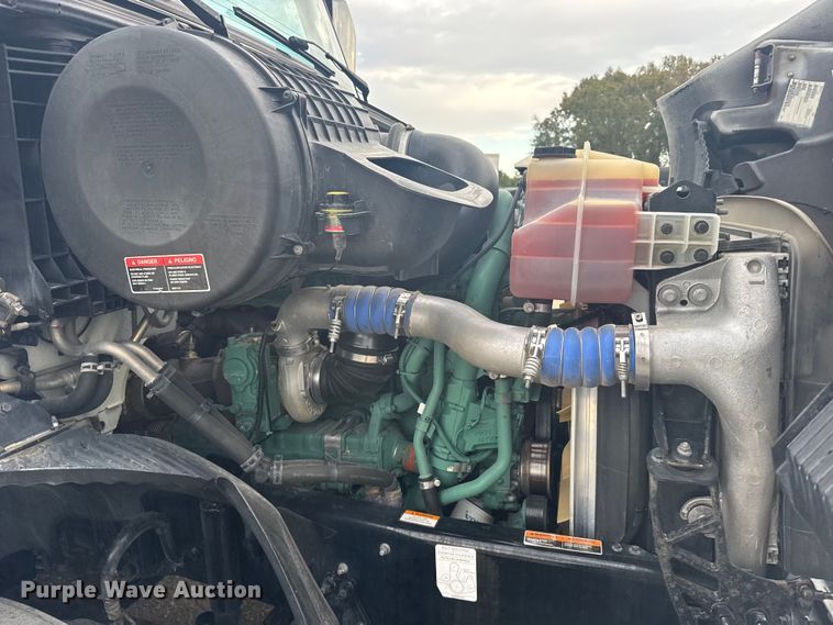 image for item EU6112 2022 Volvo VNR semi truck