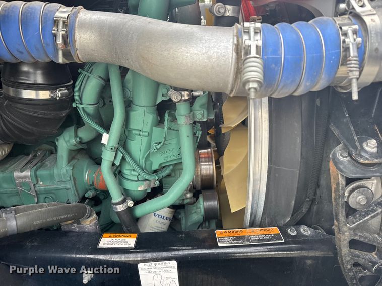 image for item EU6112 2022 Volvo VNR semi truck