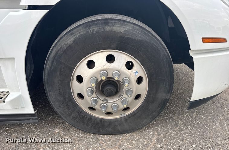 image for item EU6112 2022 Volvo VNR semi truck