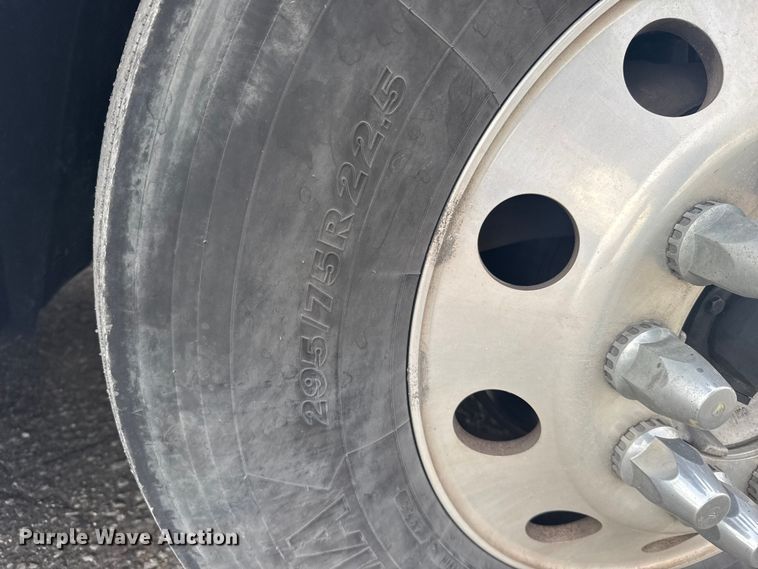 image for item EU6112 2022 Volvo VNR semi truck