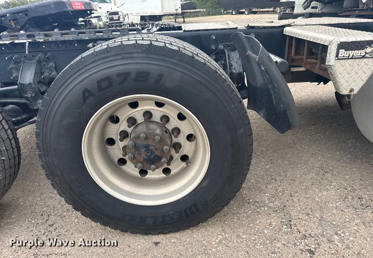 image for item EU6112 2022 Volvo VNR semi truck