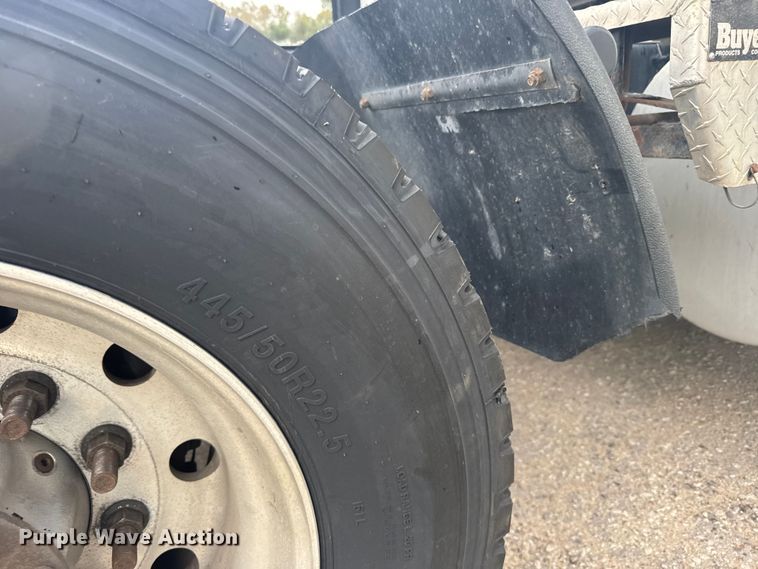 image for item EU6112 2022 Volvo VNR semi truck