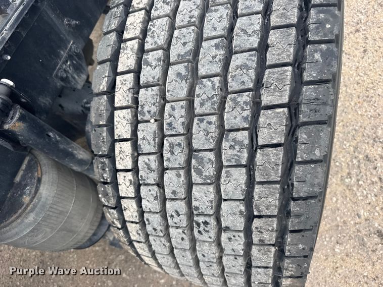 image for item EU6112 2022 Volvo VNR semi truck