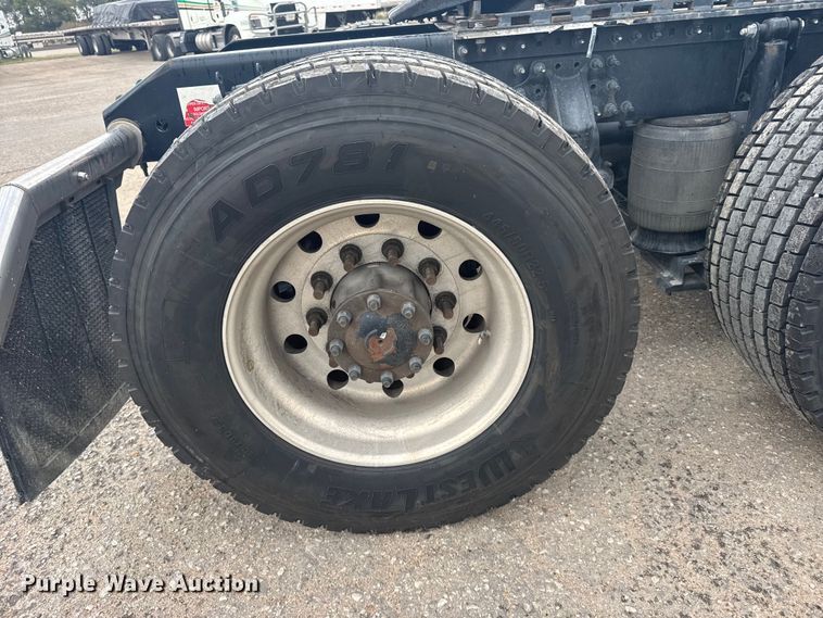 image for item EU6112 2022 Volvo VNR semi truck