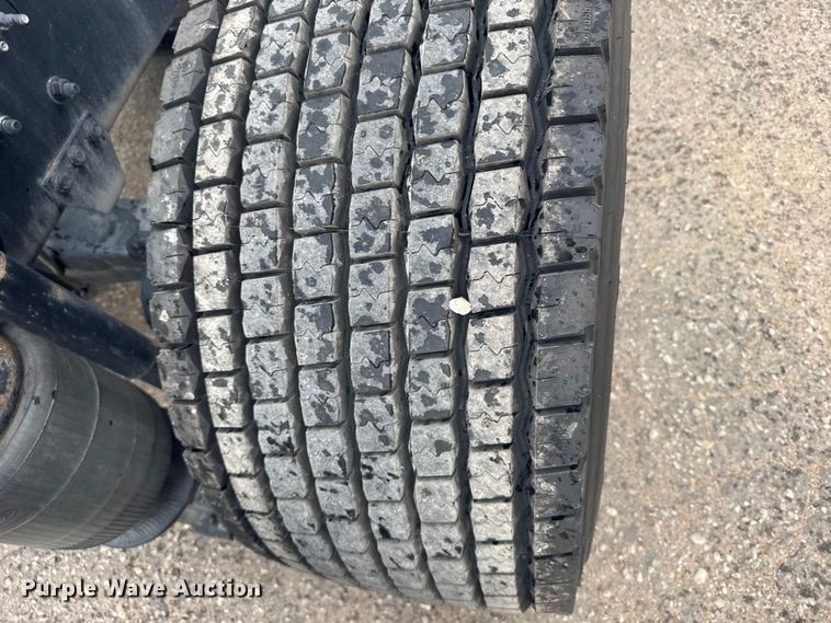 image for item EU6112 2022 Volvo VNR semi truck