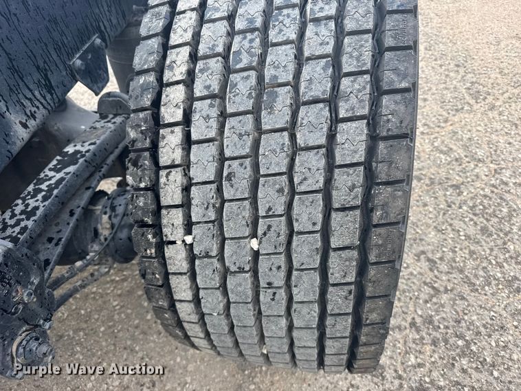 image for item EU6112 2022 Volvo VNR semi truck